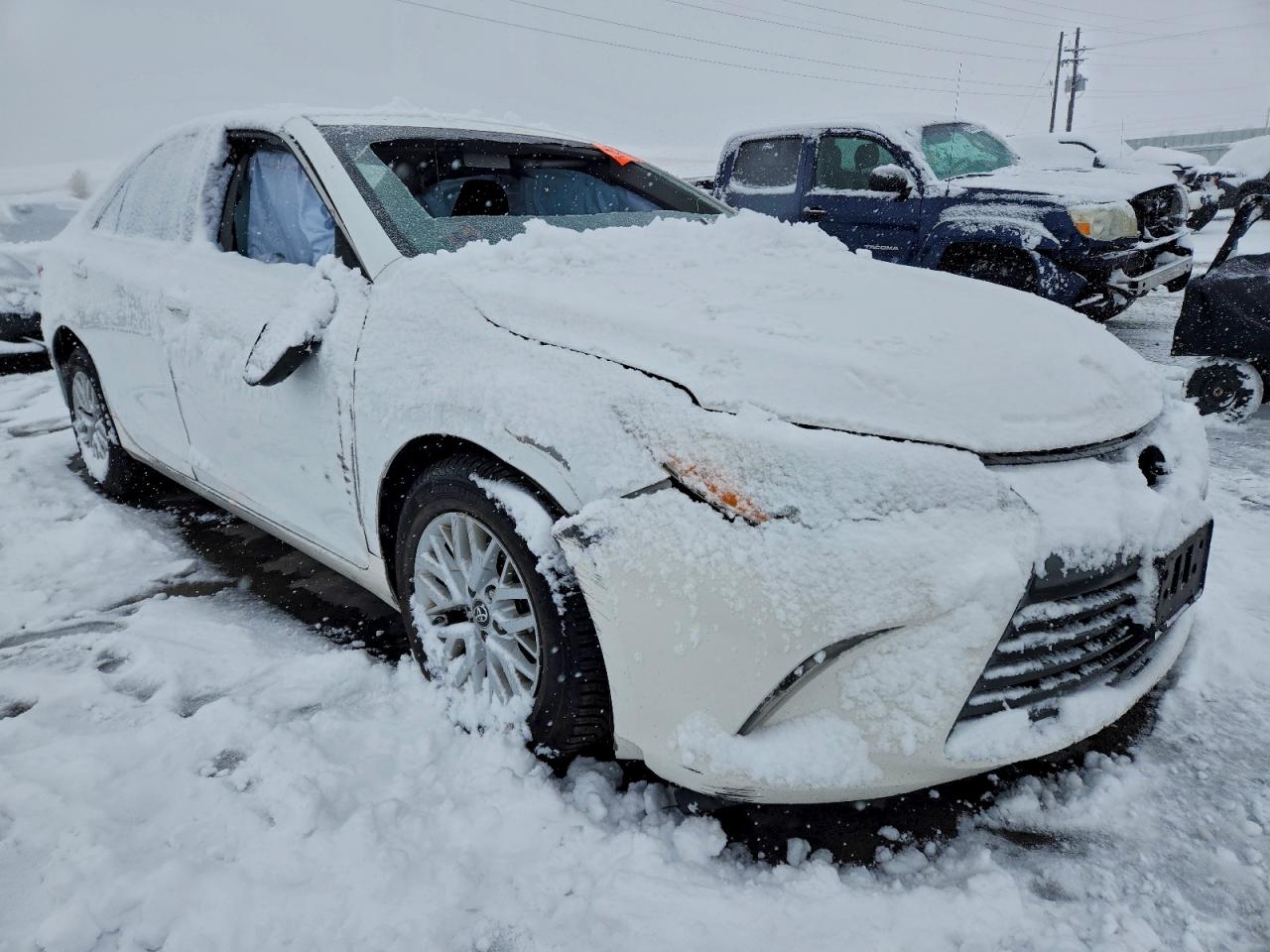 Toyota Camry Le Image 4