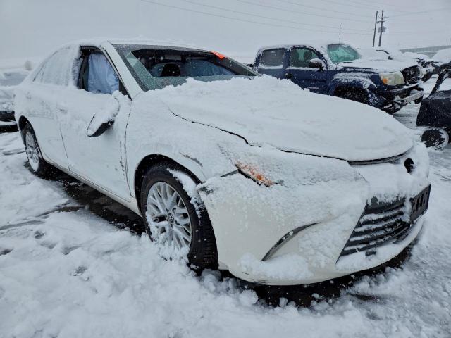 Toyota Camry Le Image 4