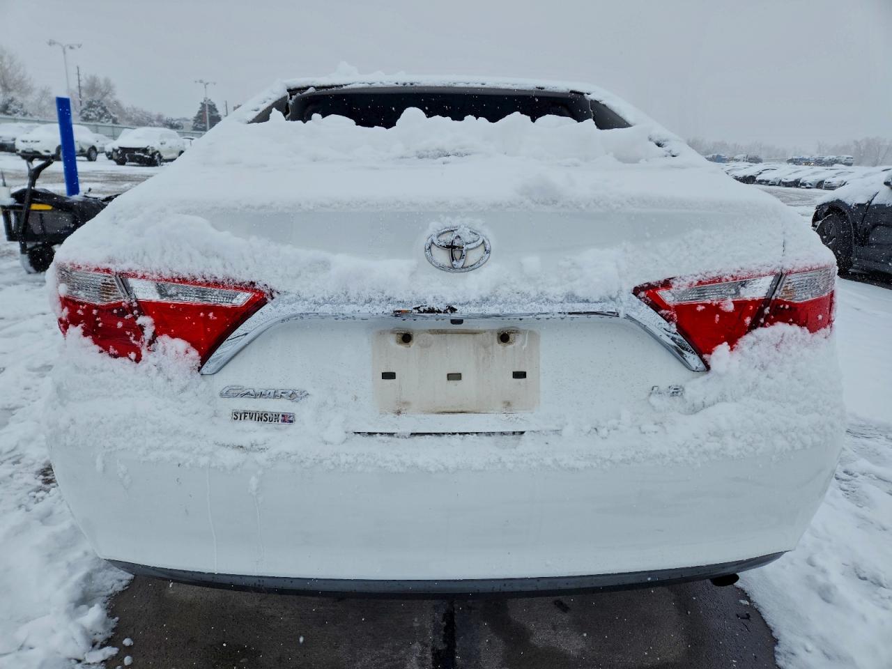 Toyota Camry Le Image 8