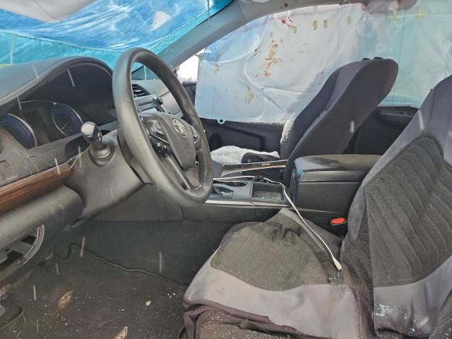 Toyota Camry Le Image 7