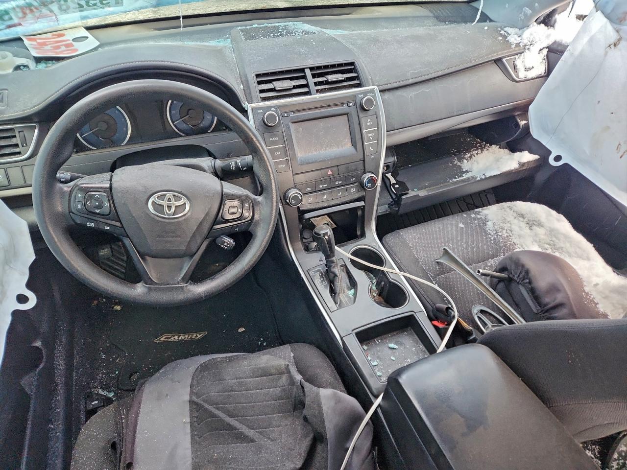 Toyota Camry Le Image 5