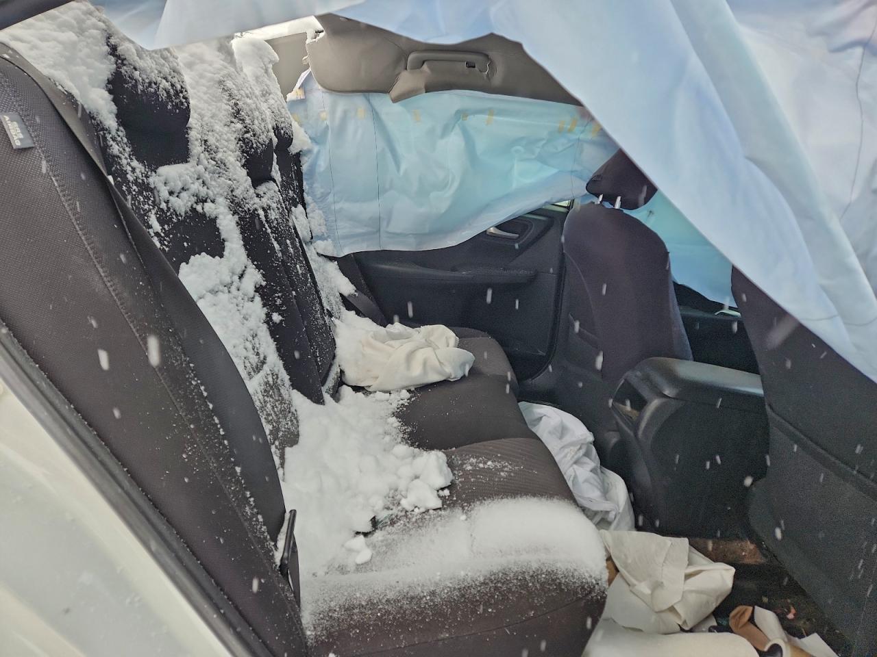 Toyota Camry Le Image 11