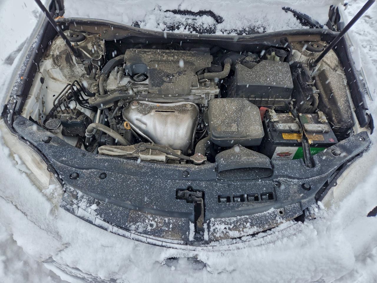 Toyota Camry Le Image 9