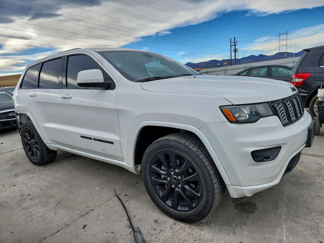 Jeep Grand Cherokee Laredo Image 3