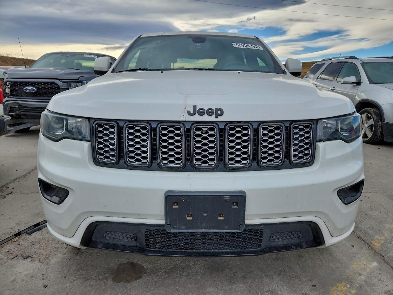 Jeep Grand Cherokee Laredo Image 4