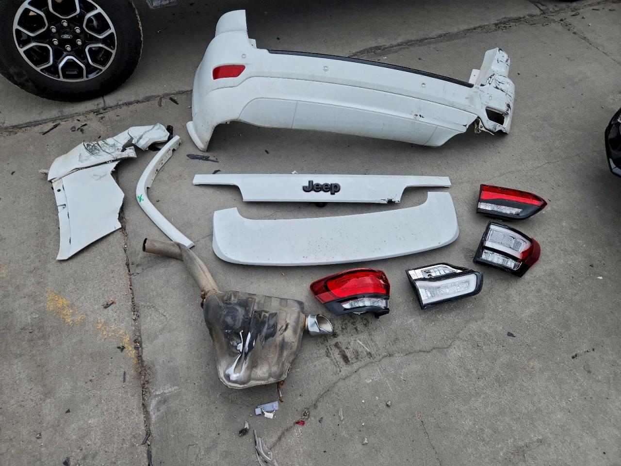 Jeep Grand Cherokee Laredo Image 11