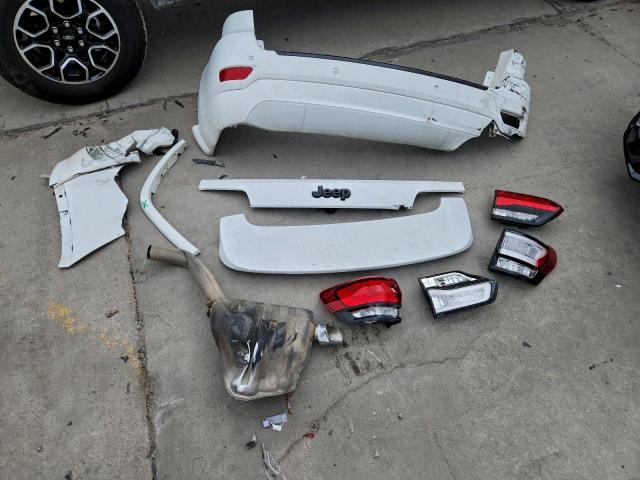 Jeep Grand Cherokee Laredo Image 11