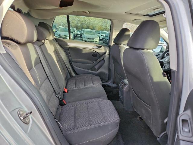 Volkswagen Golf Image 8