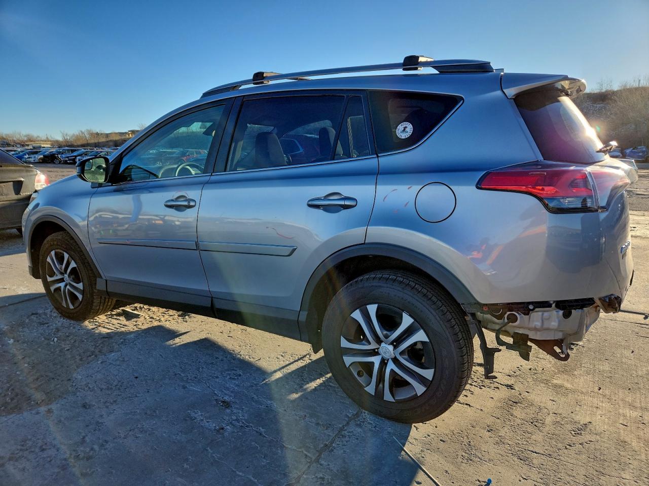 Toyota RAV4 Le Image 7