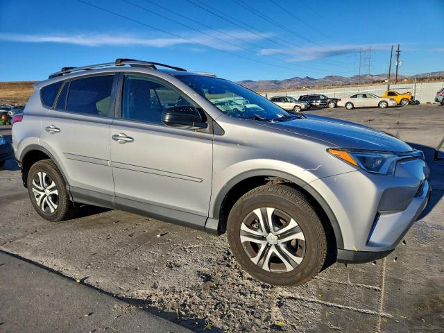 Toyota RAV4 Le Image 12