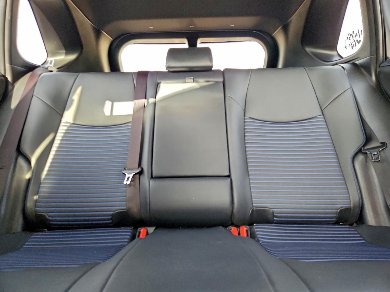 Toyota RAV4 Xse Image 2