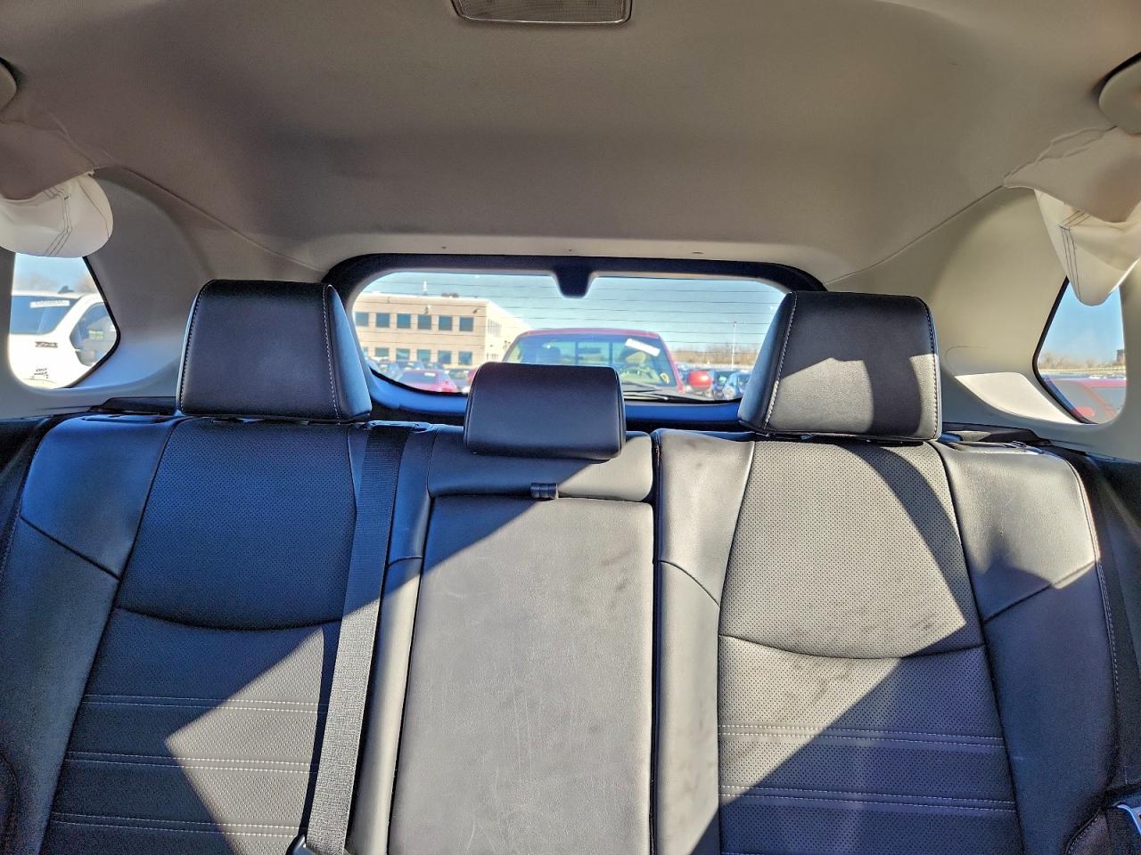 Toyota RAV4 Limited Image 9