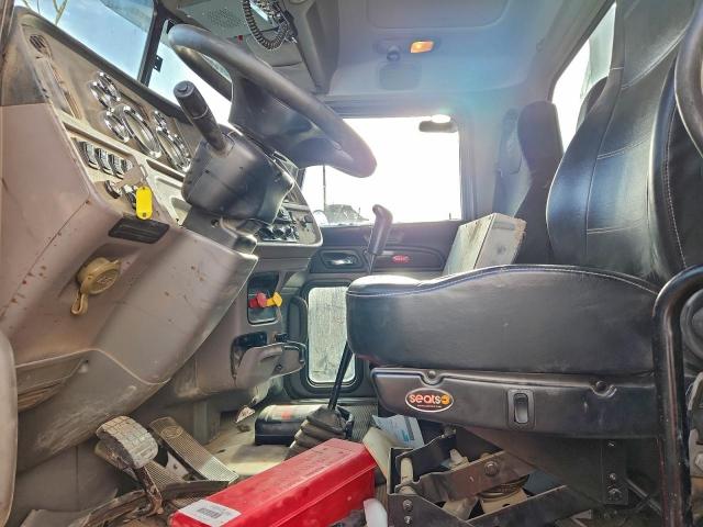 Peterbilt 389 Image 10