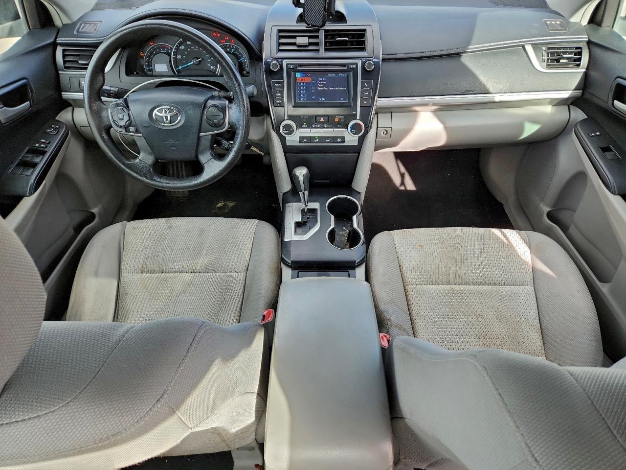 Toyota Camry L Image 2