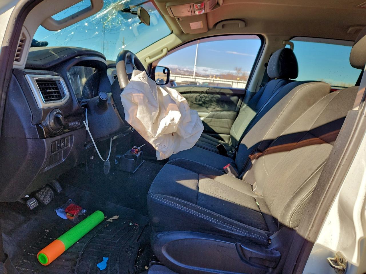 Nissan Titan S Image 8