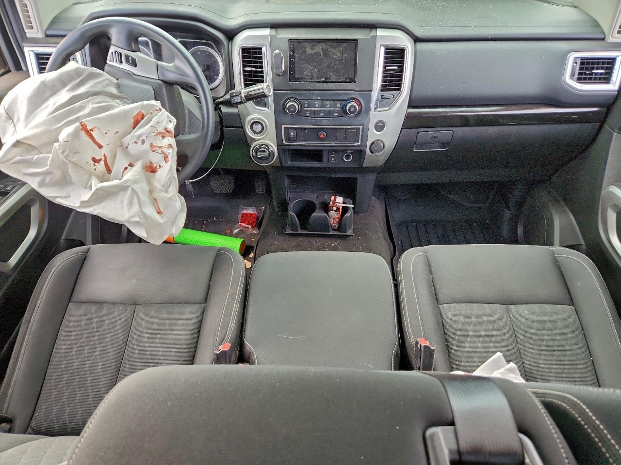 Nissan Titan S Image 3