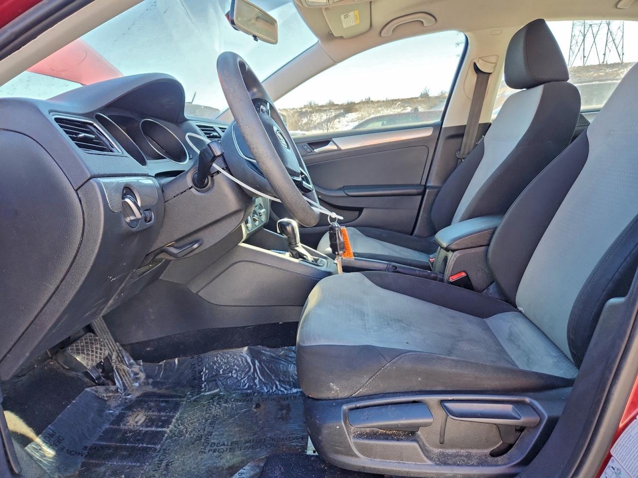 Volkswagen Jetta S Image 8