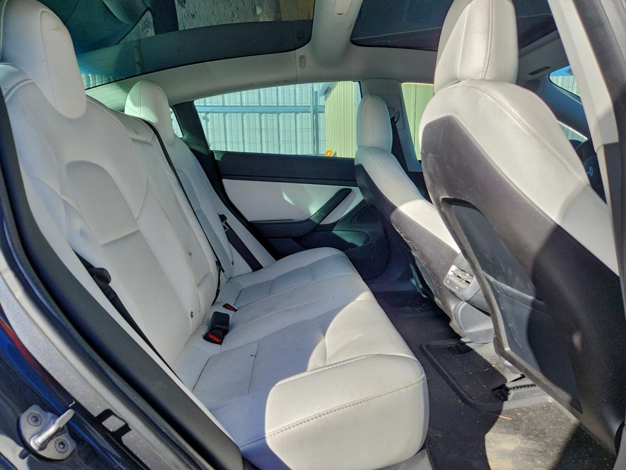 Tesla Model 3 Image 7