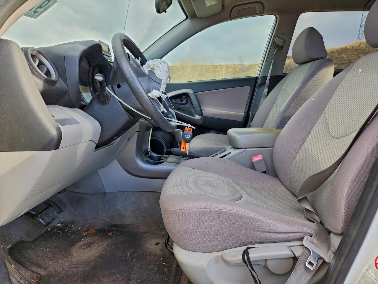 Toyota RAV4 Image 11