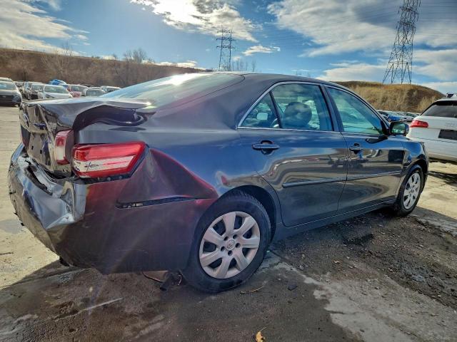 Toyota Camry Base Image 8