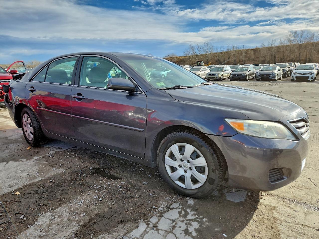 Toyota Camry Base Image 3