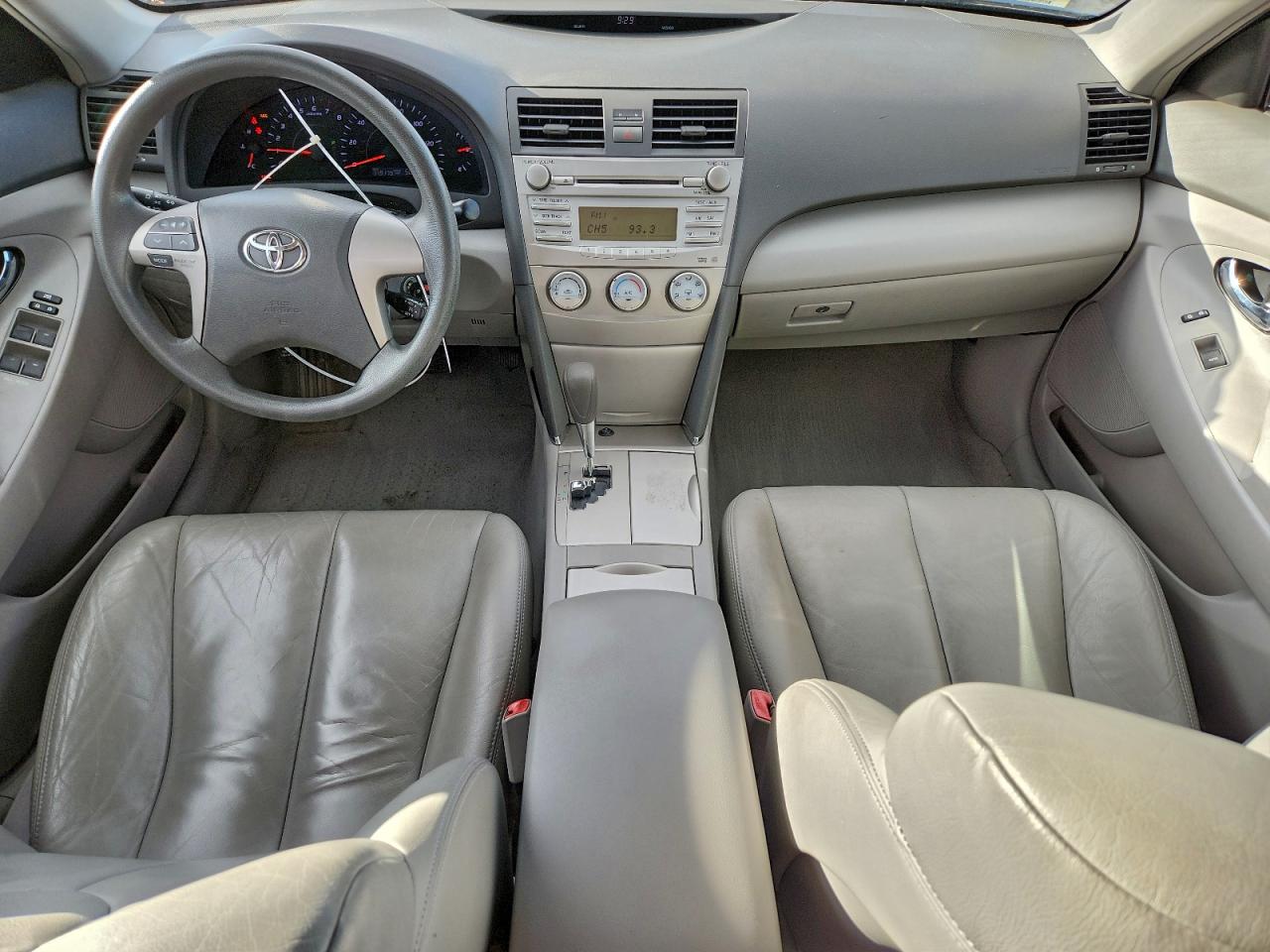 Toyota Camry Base Image 11