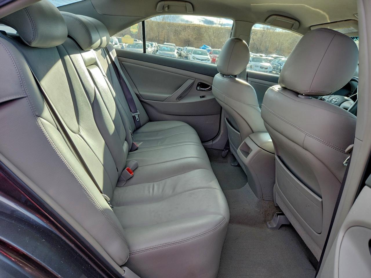 Toyota Camry Base Image 9