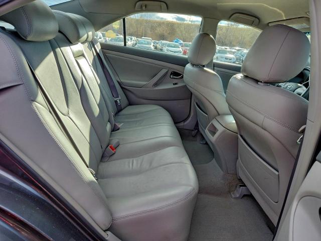 Toyota Camry Base Image 9