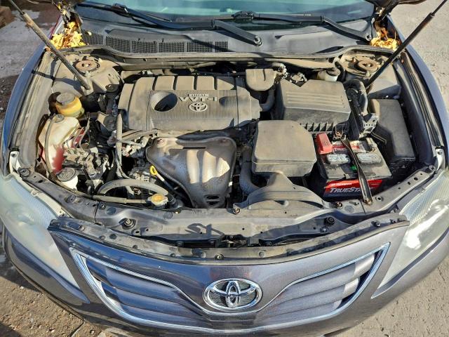 Toyota Camry Base Image 7
