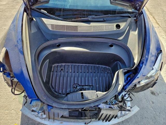 Tesla Model 3 Image 8