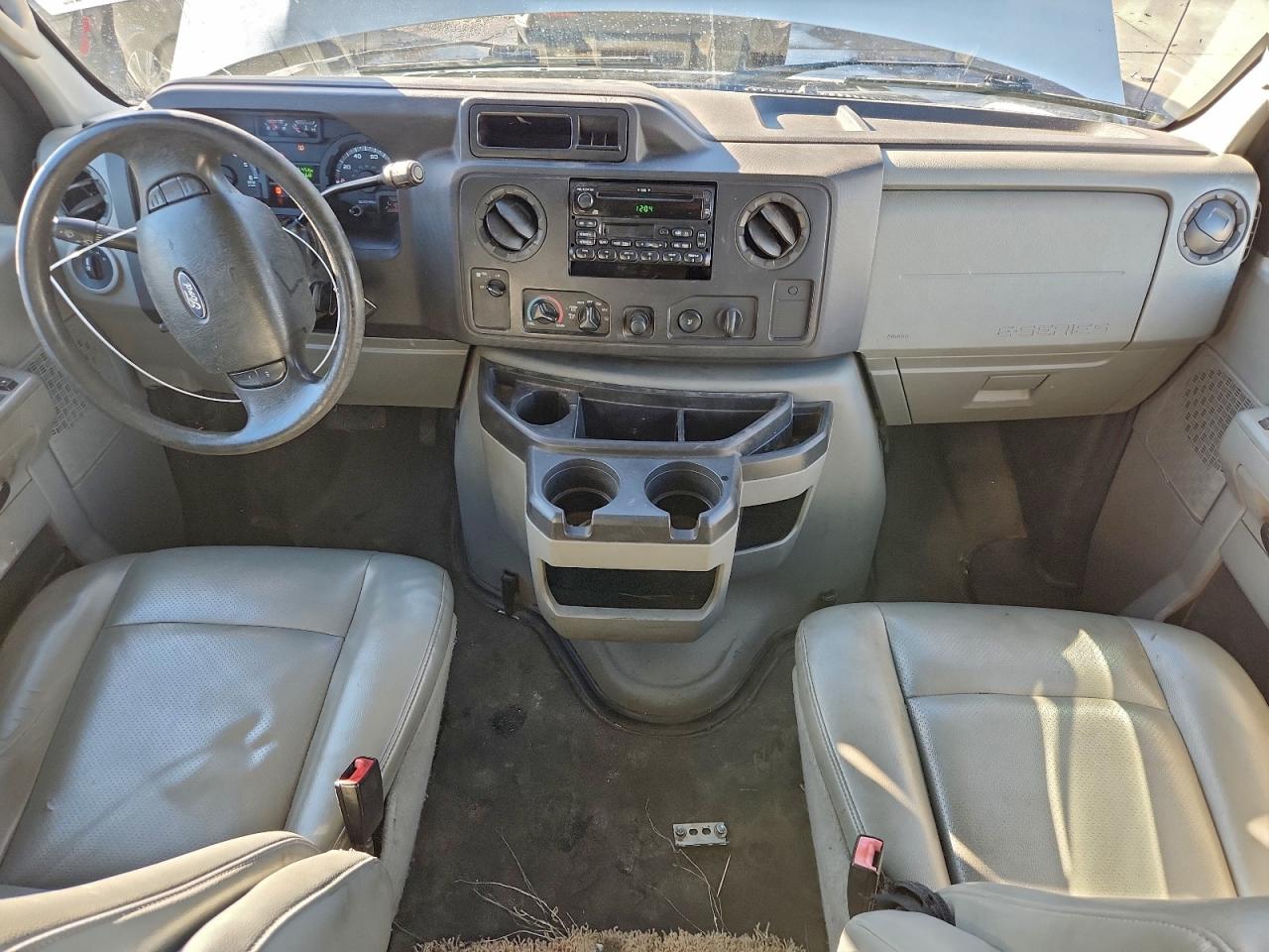 Ford E-350 E350 Super Duty Van Image 7