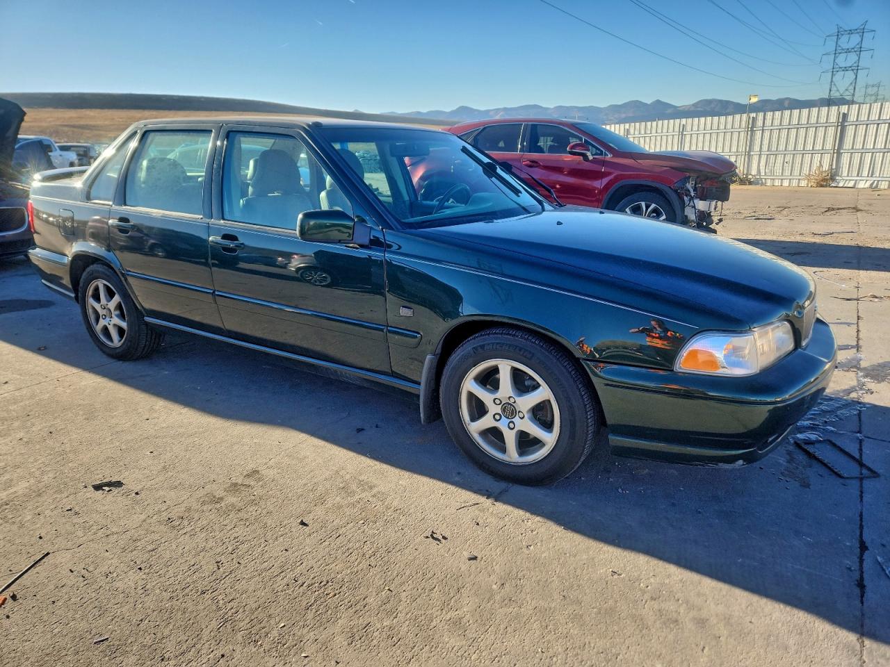 Volvo S70 Base Image 10