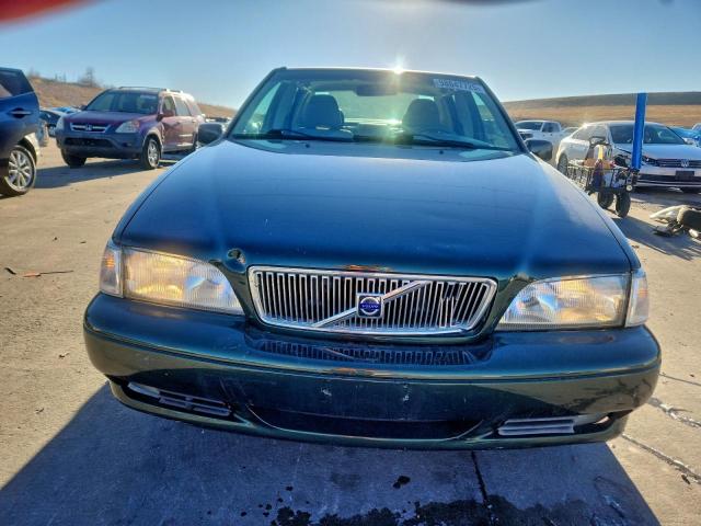 Volvo S70 Base Image 3