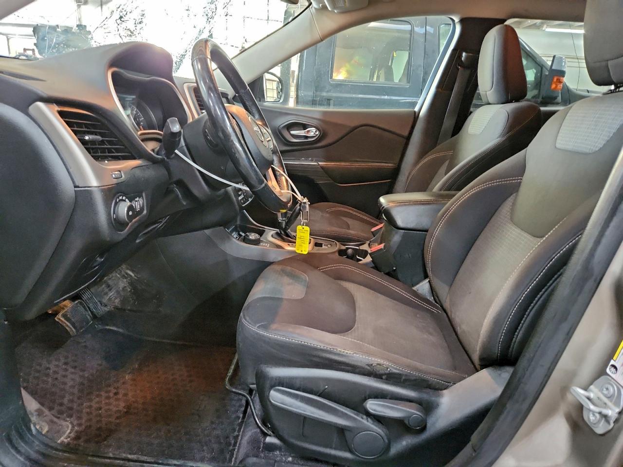 Jeep Grand Cherokee Latitude Image 2