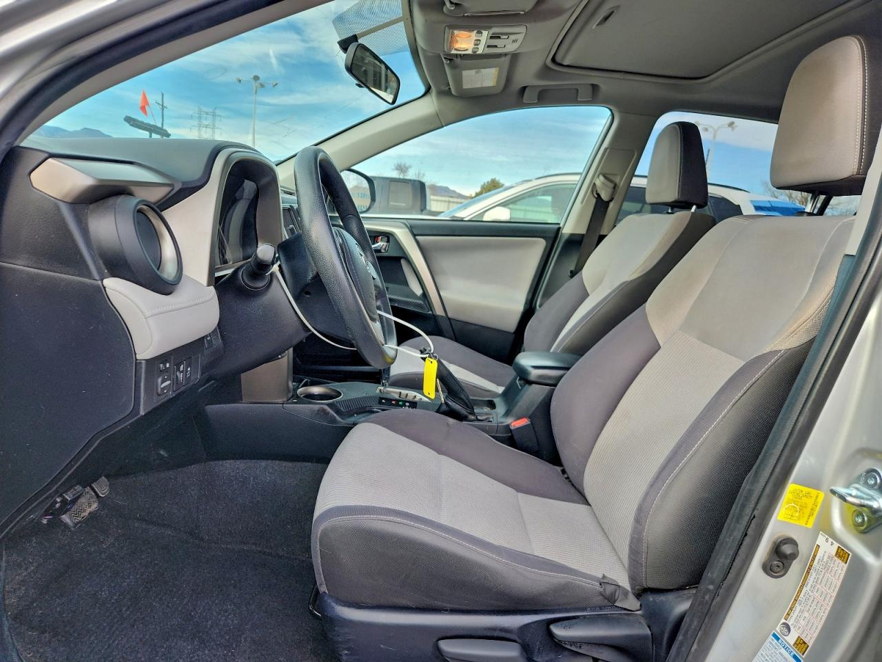 Toyota RAV4 Xle Image 8