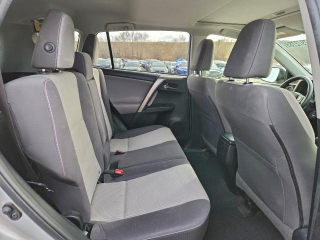 Toyota RAV4 Xle Image 2