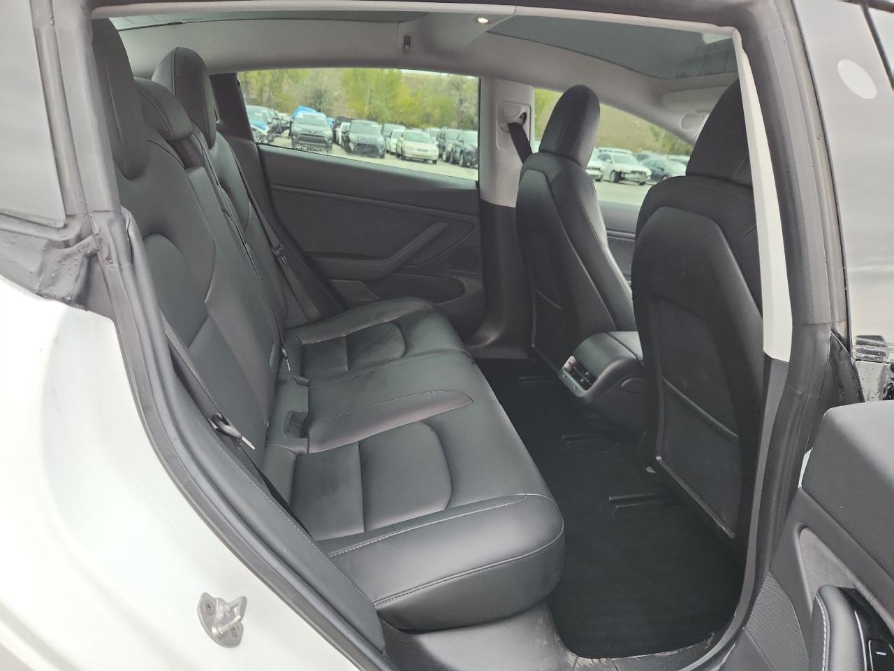 Tesla Model 3 Image 9