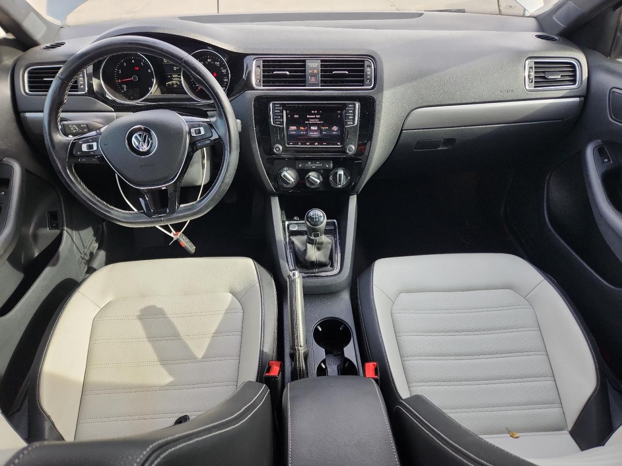 Volkswagen Jetta Sport Image 2