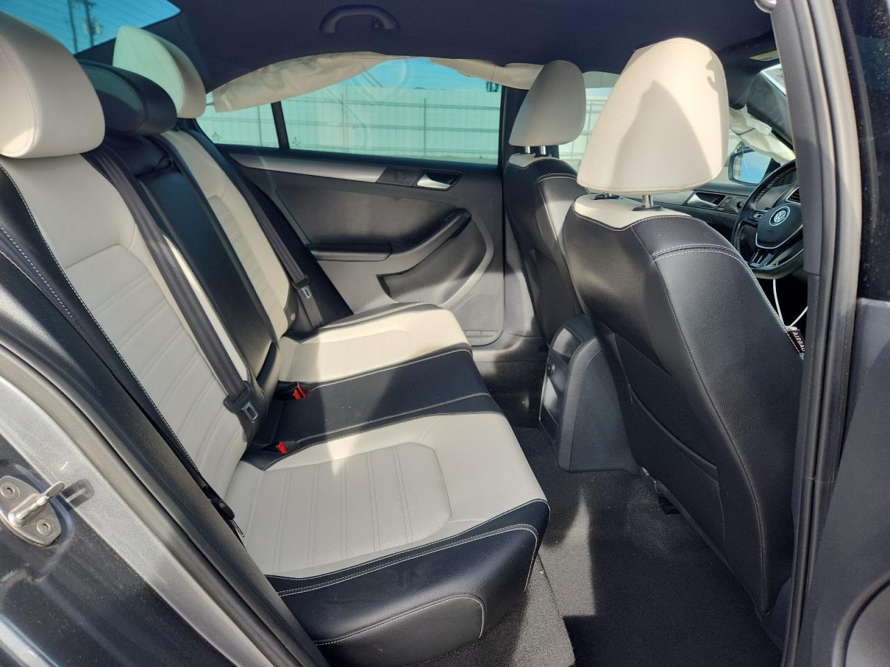 Volkswagen Jetta Sport Image 4