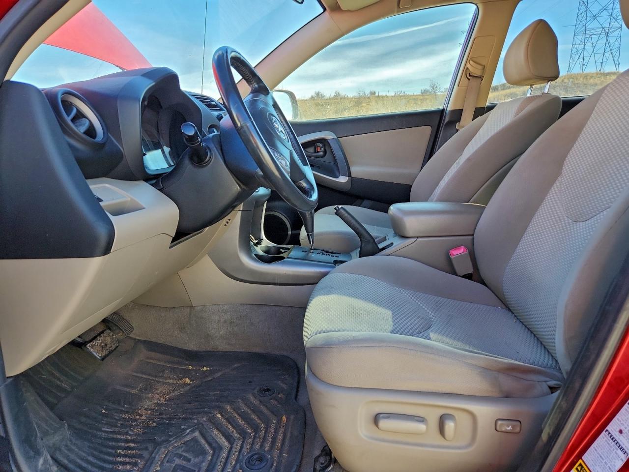 Toyota RAV4 Limited Image 3