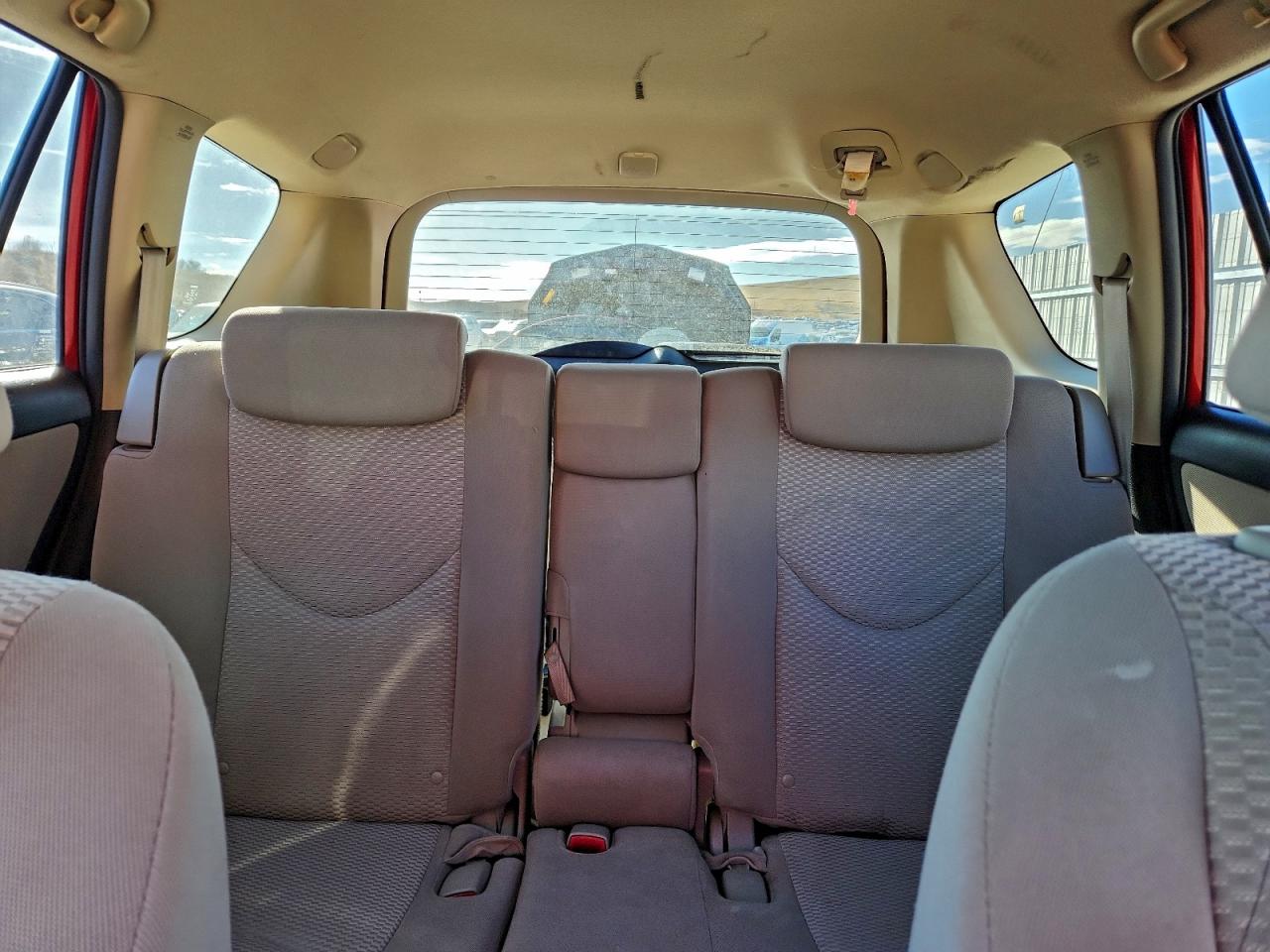 Toyota RAV4 Limited Image 12