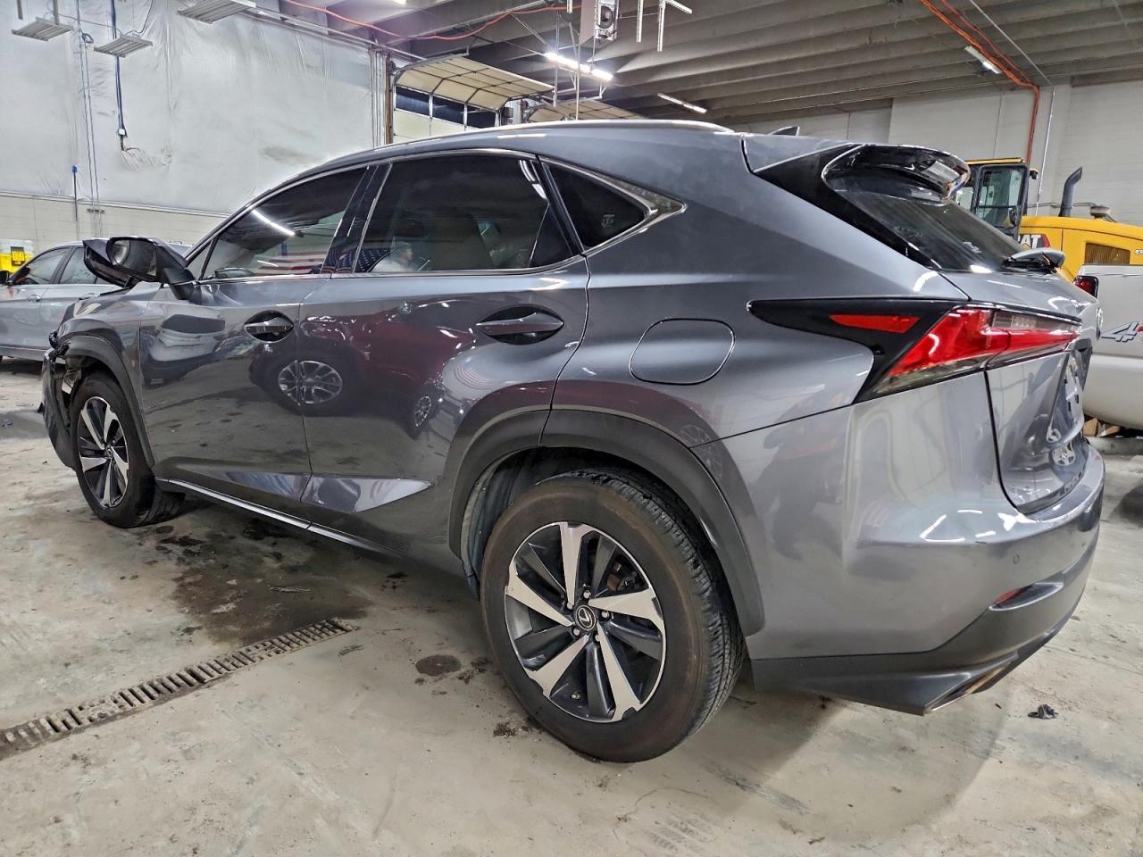 Lexus NX 300 Base Image 9