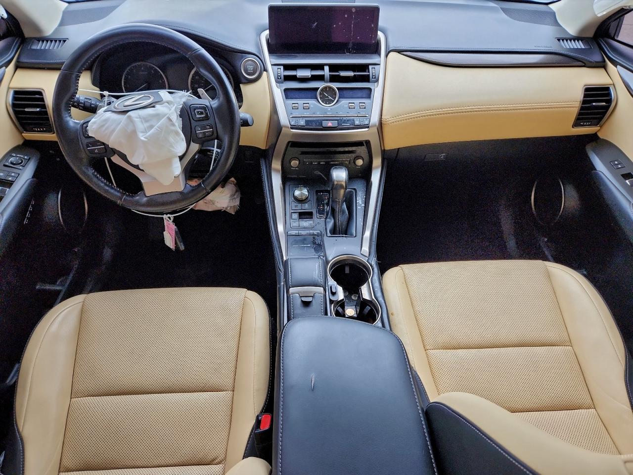 Lexus NX 300 Base Image 13