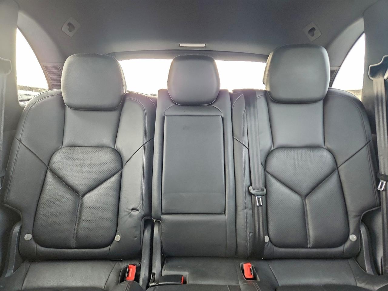 Porsche Cayenne Image 10