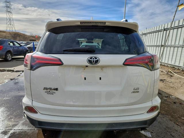 Toyota RAV4 Le Image 4