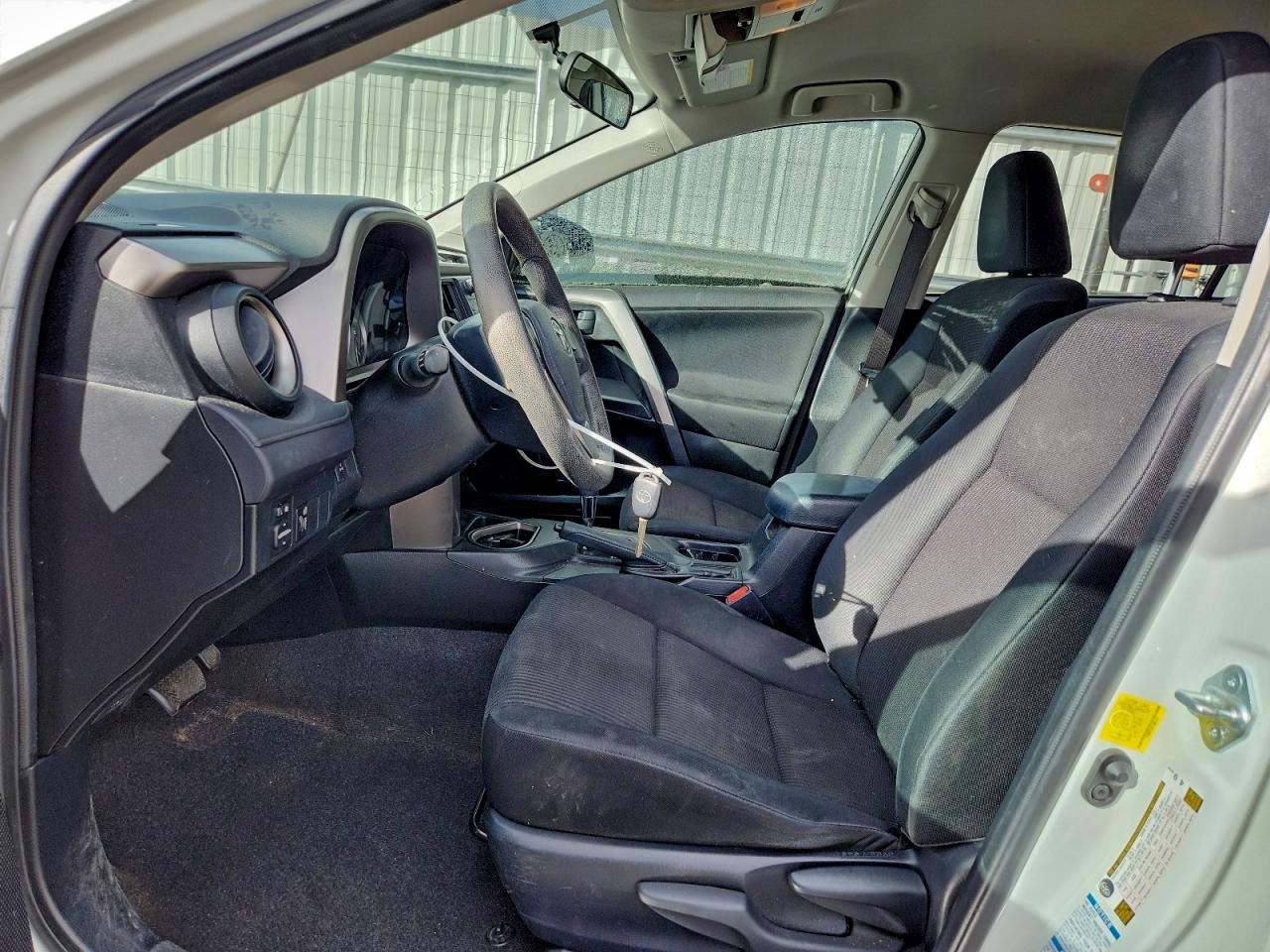 Toyota RAV4 Le Image 11