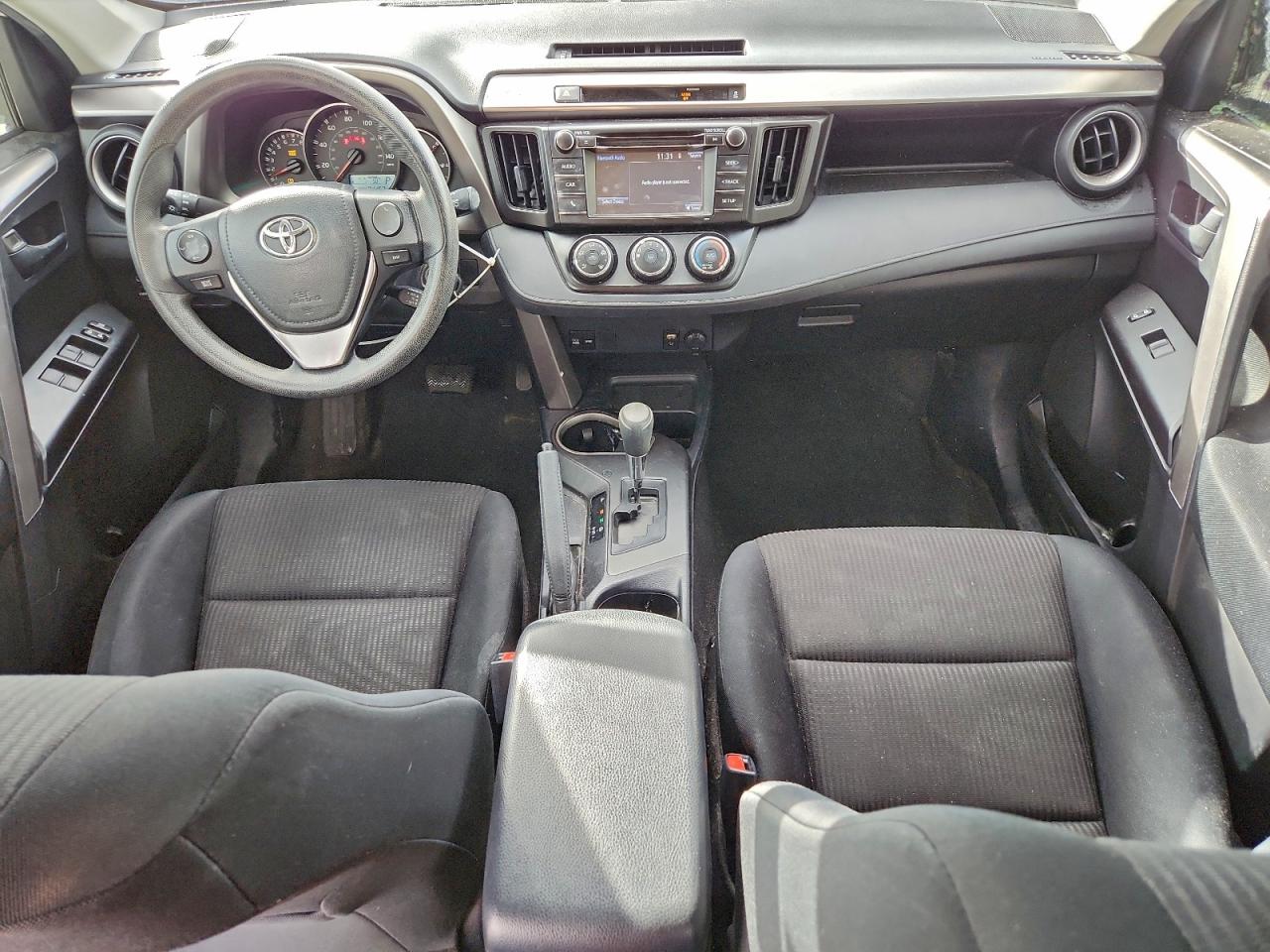 Toyota RAV4 Le Image 6