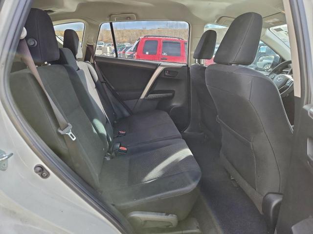 Toyota RAV4 Le Image 12