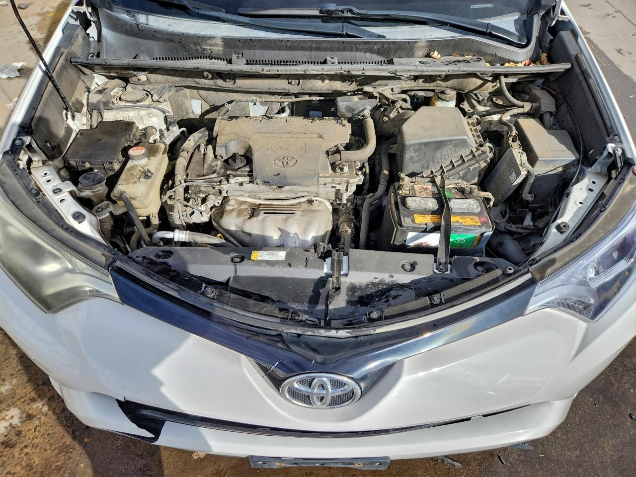 Toyota RAV4 Le Image 8
