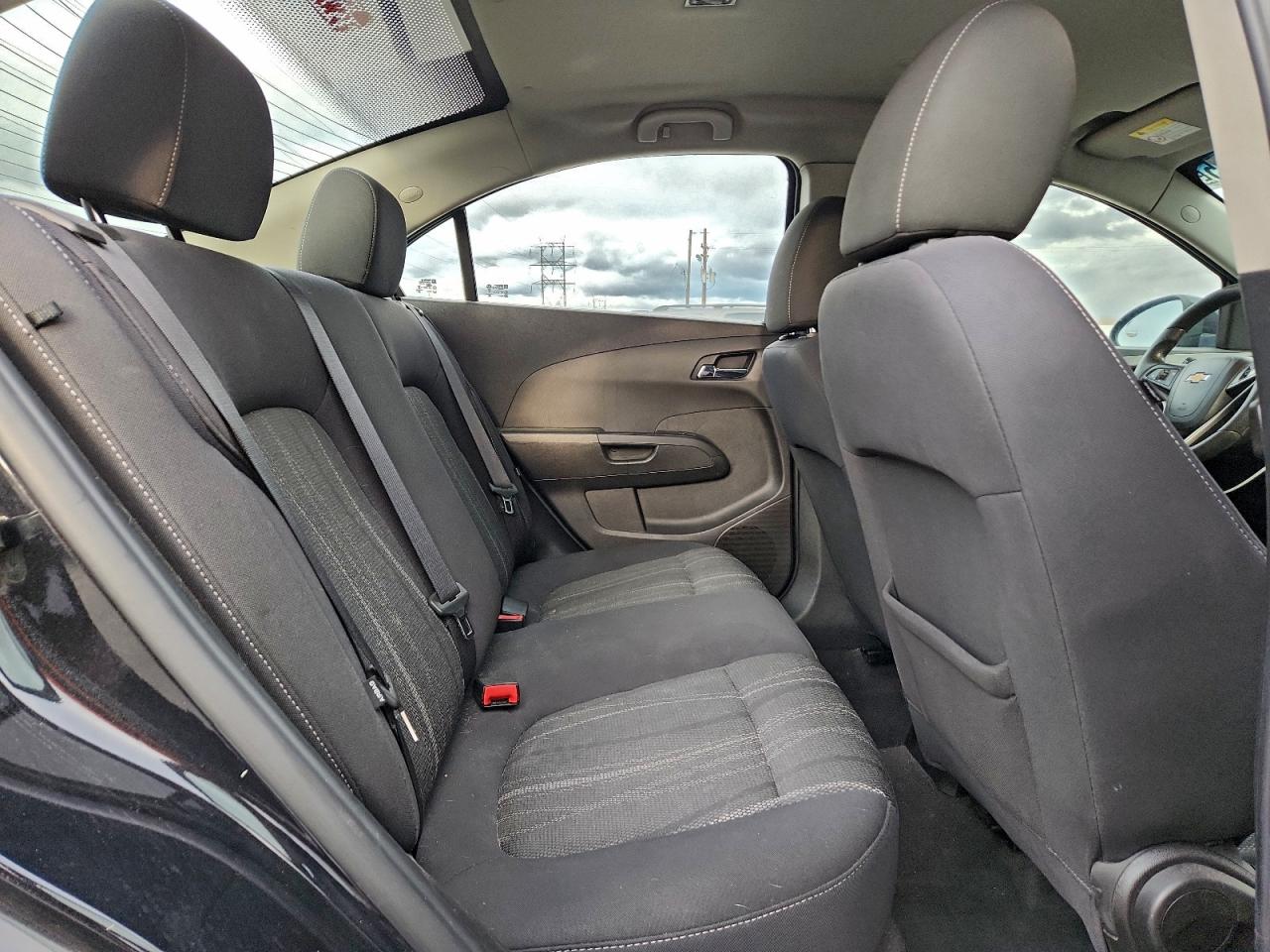 Chevrolet Sonic Lt Image 3